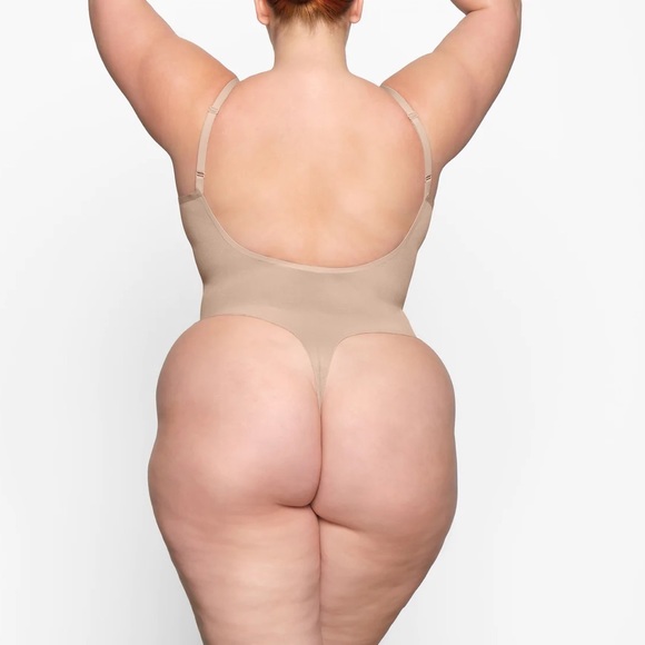 SKIMS SHEER SCULPT THONG BODYSUIT - Picture 4 of 7